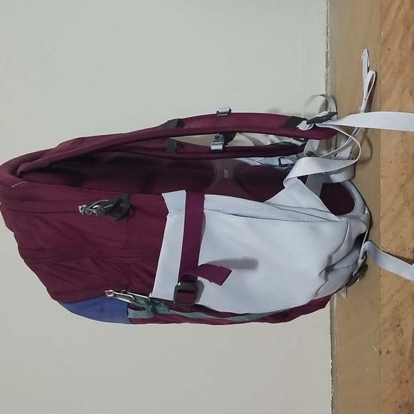 NEW! The North Face Recon fullsize backpack NWT - Picture 8 of 11